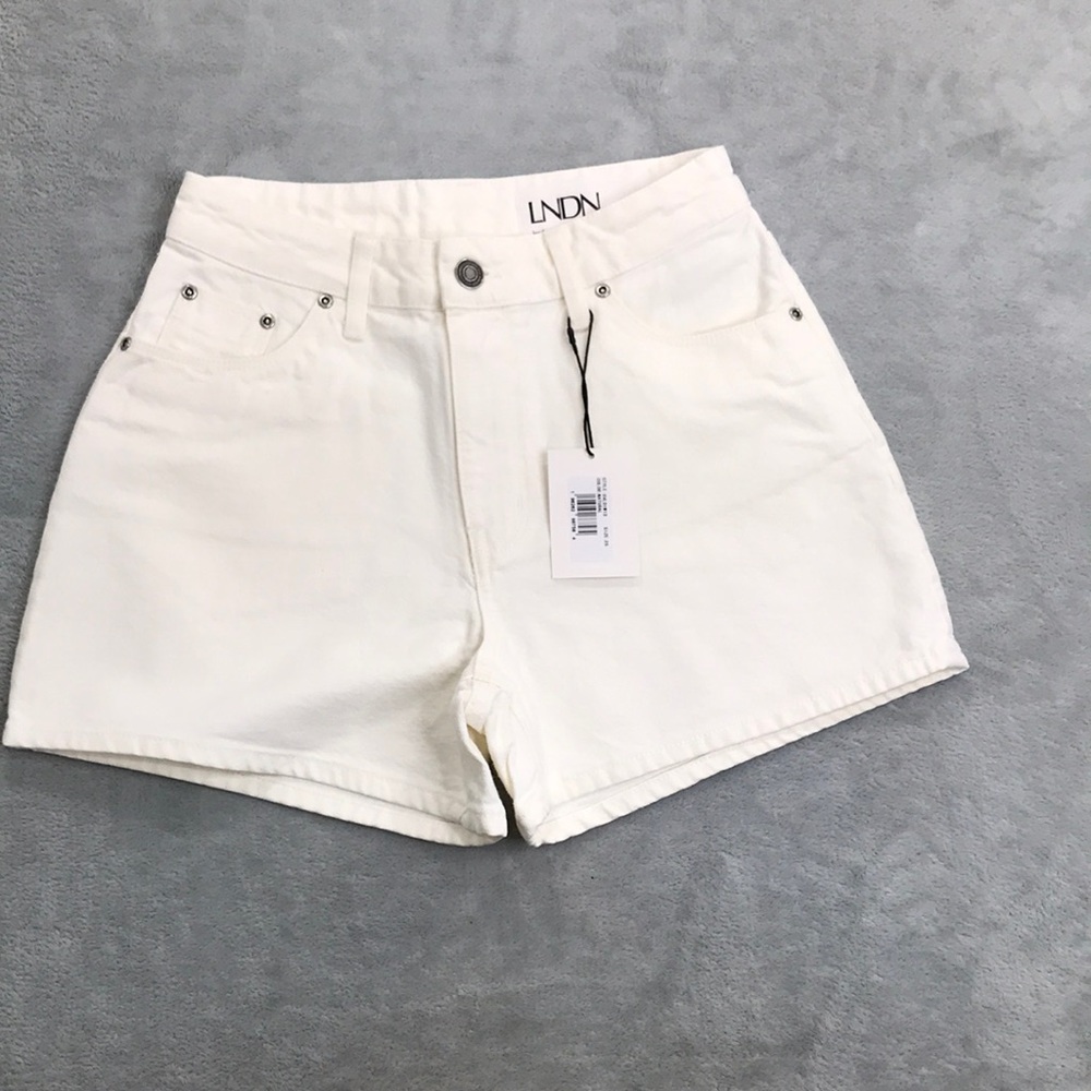 LNDN Cream Denim Short Shorts Size 25 New with tags